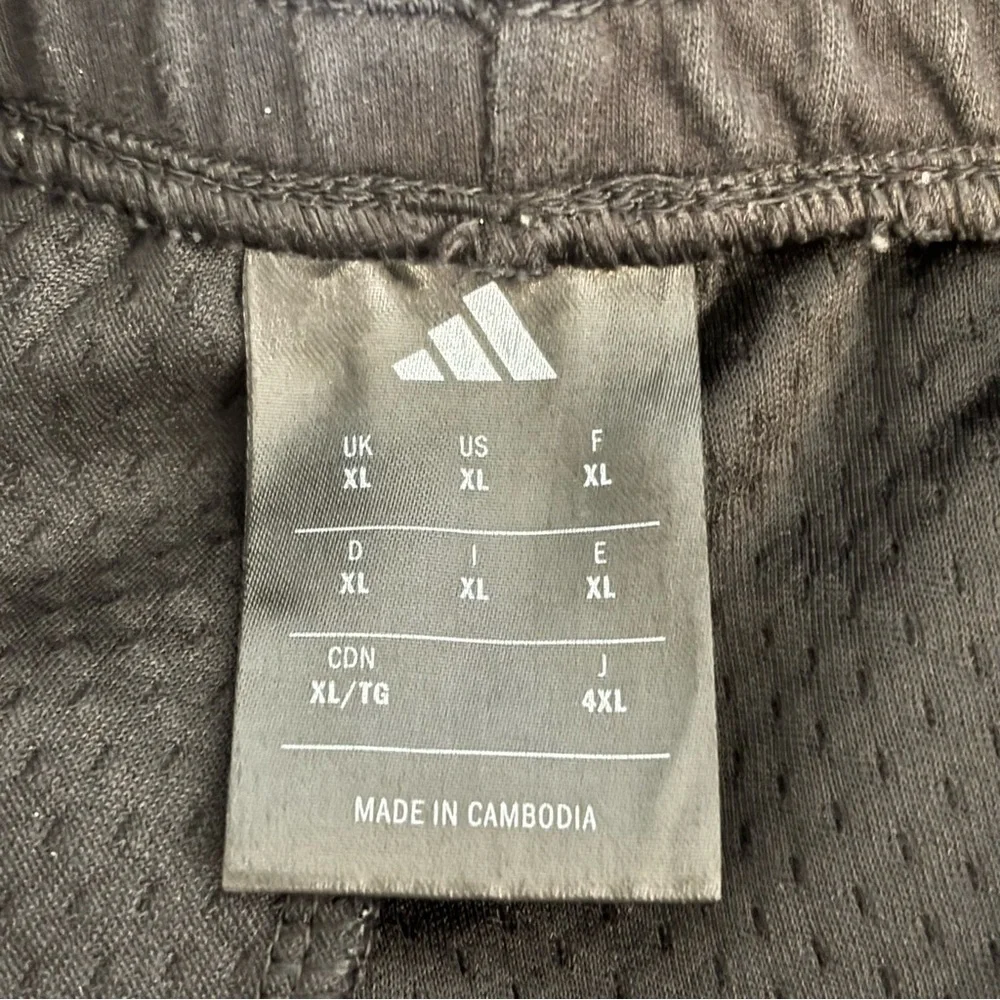 Adidas x Real Madrid Black Joggers - size XL​​